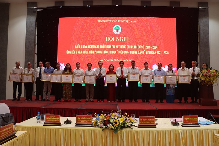 trung-uong-hoi-nct-viet-nam-bieu-duong-nct-tham-gia-xay-dung-he-thong